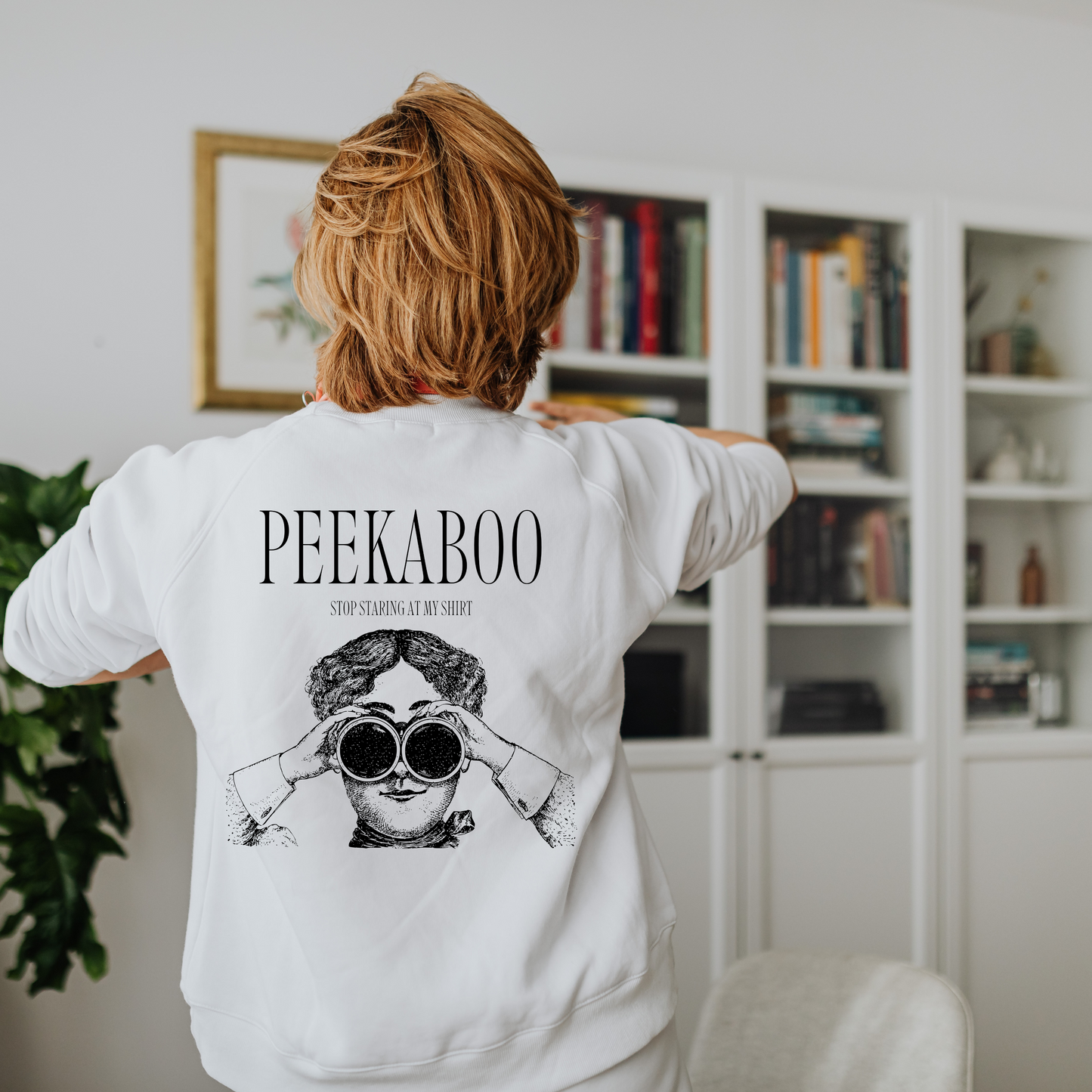 PEEKABOO BACK PRINT T-SHIRT